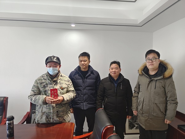 09水建困難職工慰問.jpg