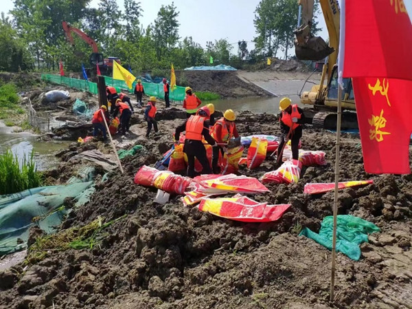 水建公司組織開展防洪抗旱應急演練(1)_副本.jpg