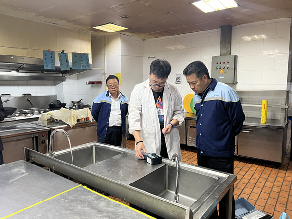 嚴(yán)陣以待 護(hù)航高考—高郵粵海多措并舉保障供水安全 (2)_副本.jpg
