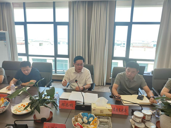市委副書記鄭志明帶隊(duì)調(diào)研高郵鴨集團(tuán)工作 (1)_副本.jpg